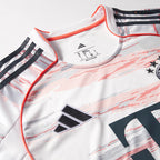 Bayern München Herren Auswärtstrikot Fan Version 3-teilig 2025/26